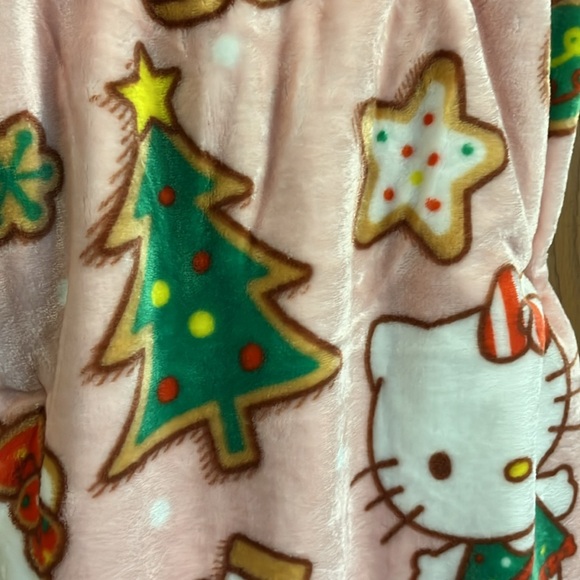 Hello Kitty Gingerbread Sugar Cookie Christmas Throw Blanket - Picture 2 of 5